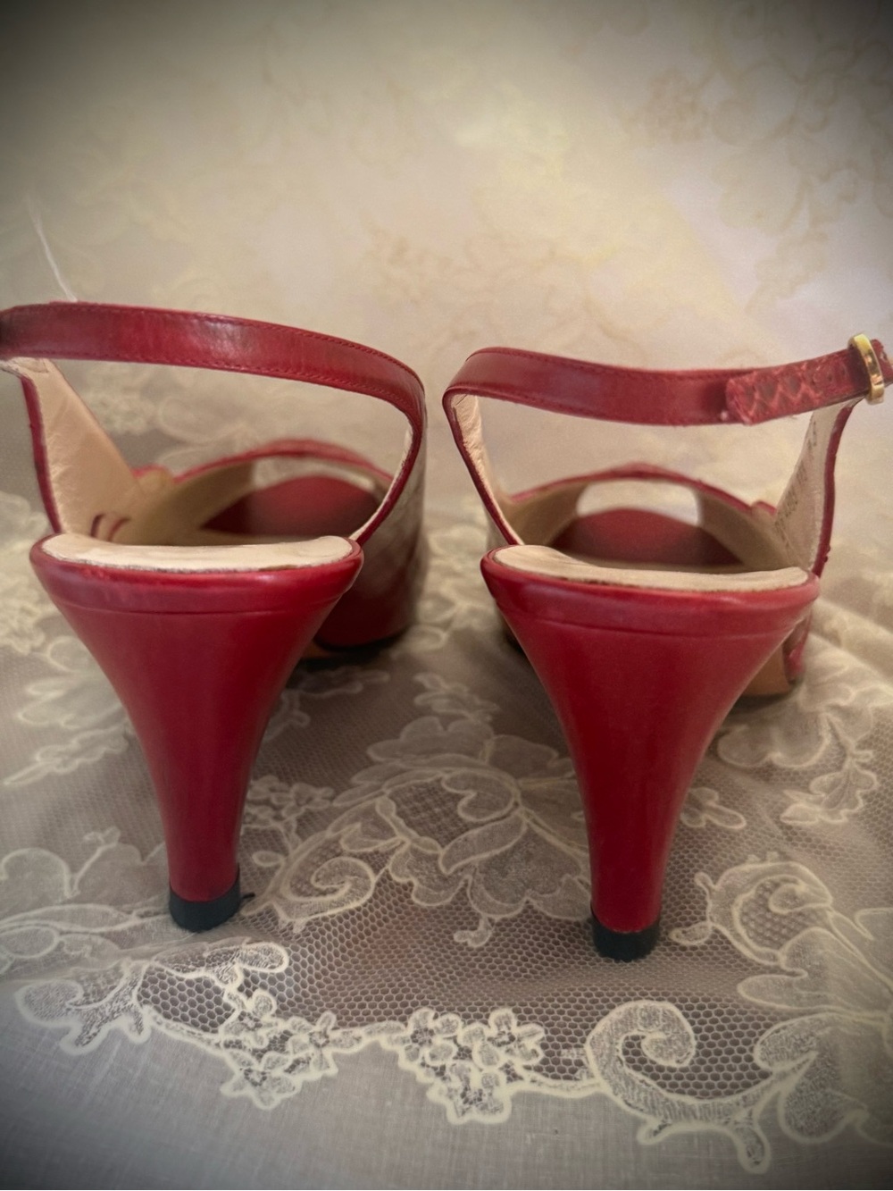 FERRAGAMO Red Leather Slingback Heels with Textured Panels - Picture 3 of 10